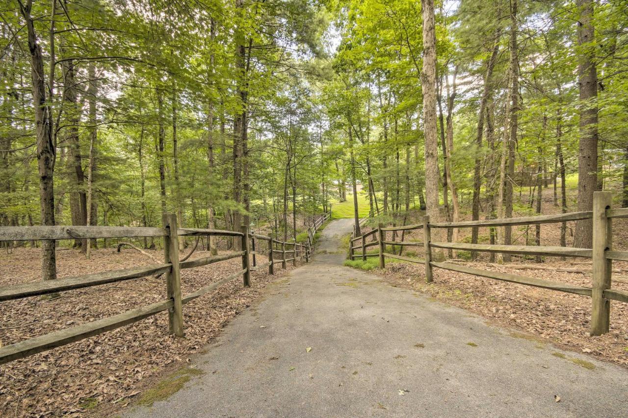Creekside Berkeley Springs Cabin On 35 Acres! Exteriör bild